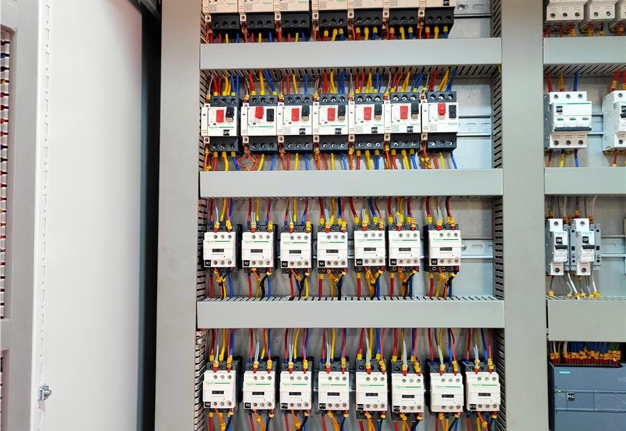 Panel internal wiring and starters